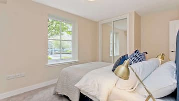 2 bedrooms, iron/ironing board, WiFi