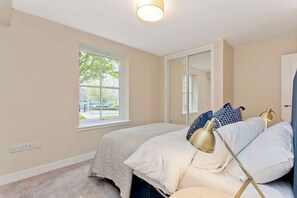 2 bedrooms, iron/ironing board, WiFi