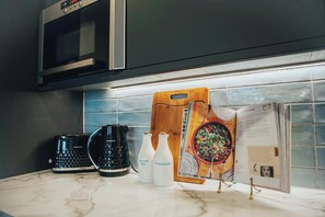 Unclassified image, 5 of 53, button