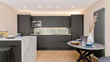 Cookware/dishes/utensils