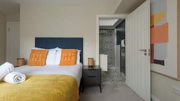 2 bedrooms, iron/ironing board, WiFi