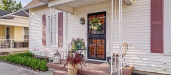 Walkable Group Getaway w/ Bikes in West Liberty!