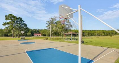 Relax By the Lake: Quiet East Texas Retreat