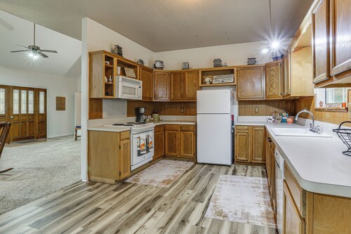 Relax By the Lake: Quiet East Texas Retreat