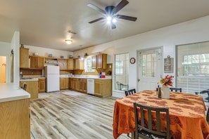 House (2 Bedrooms) | Interior