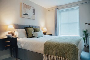 Unclassified image, 5 of 66, button