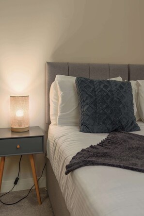 2 habitaciones, tabla de planchar con plancha, cuna de viaje y wifi 