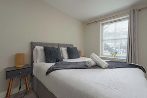 2 habitaciones, tabla de planchar con plancha, cuna de viaje y wifi 