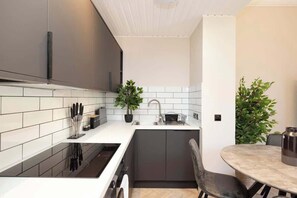 Fridge, microwave, oven, stovetop