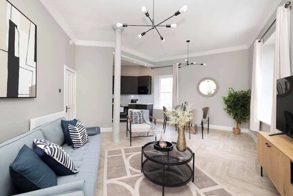 テレビ、書斎 / ワークスペース