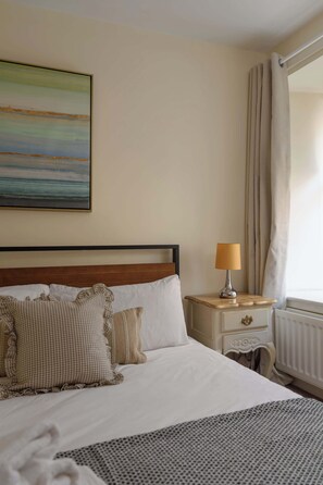 3 bedrooms, desk, iron/ironing board, WiFi