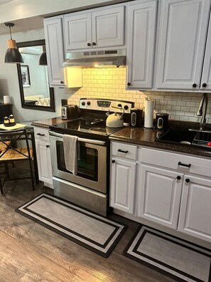 Microondas y placa de cocina