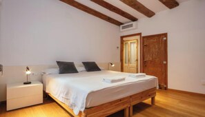 3 chambres, bureau, fer et planche à repasser, Wi-Fi gratuit
