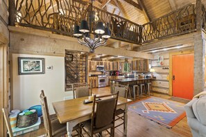 Dining - Tree House in Highlands: 3 Levels w/ Hot Tub, Covered Porch | Walk to Downtown (Highlands)