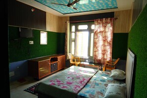 Deluxe Double Room | Free WiFi, bed sheets