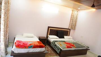 Deluxe Triple Room | Free WiFi, bed sheets