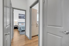 3 chambres, fer et planche à repasser, Wi-Fi, draps fournis
