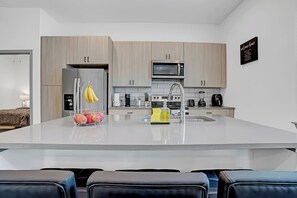 Micro-ondes, four, plaque de cuisson, lave-vaisselle