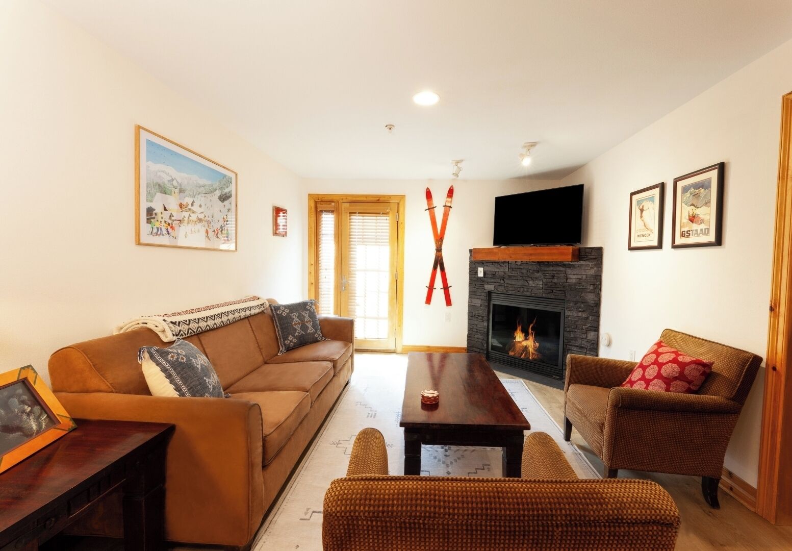TV, fireplace