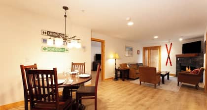 Lift 1 Lookout - New Property! - WiFi - Ski Locker - Mountain Views - Shops - Re