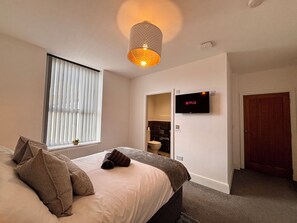 2 bedrooms, iron/ironing board, WiFi, bed sheets