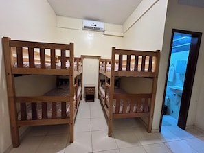8 quartos, ferros/tábuas de passar roupa, Wi-Fi de cortesia