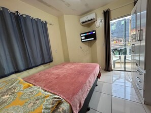 8 bedrooms, iron/ironing board, free WiFi, bed sheets - Building with 8 FLATS for +30 people - 7 min from COP30 (Belém)