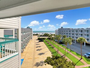 Property grounds - Casa Del Mar Resort, Marvelous beach front, Ocean views in Galveston 391, (Galveston)