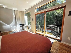 3 bedrooms, iron/ironing board, WiFi, bed sheets - Modern Hideaway in the Redwoods (Felton)