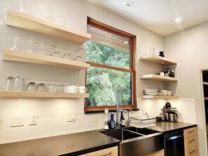 Fridge, microwave, oven, stovetop - Modern Hideaway in the Redwoods (Felton)
