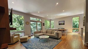 Living area - Modern Hideaway in the Redwoods (Felton)