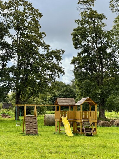 Gemütliches Landhaus mit Kirchenblick & frischen Frühstückseiern