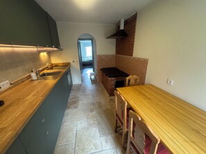 Oven, stovetop, dishwasher