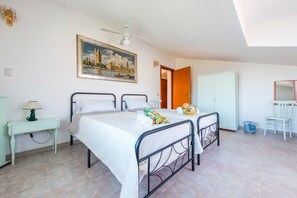 1 bedroom, bed sheets