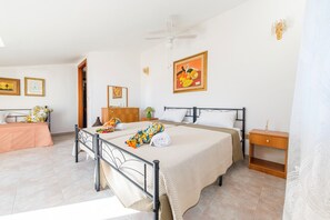 1 bedroom, bed sheets