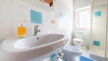 Douche, serviettes fournies