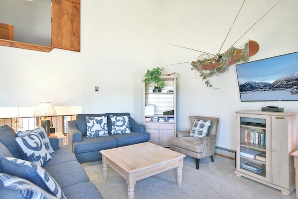 Smart TV, fireplace