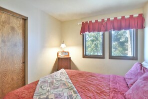 3 bedrooms, free WiFi, bed sheets