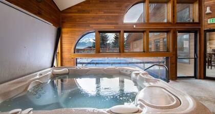 Centennial Townhome - Mountain/Lake Views & Pool Access