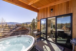 Terrace/patio - Frisco Flats Condo - Mountain Views, Private Hot Tub, Downtown! (Frisco)