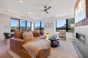 Smart TV, fireplace - Frisco Flats Condo - Mountain Views, Private Hot Tub, Downtown! (Frisco)