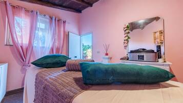 1 bedroom, bed sheets