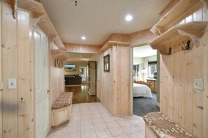 3 عدّة غرف نوم وواي فاي مجانًا وملاءات أسرّة