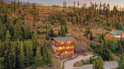 Breck Mountain Lookout - Dog Friendly Home