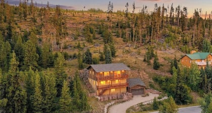 Breck Mountain Lookout - Dog Friendly Home
