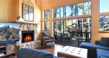 Village Point Alpine Townhome - Walk to Lifts/Town, Close to Everything!