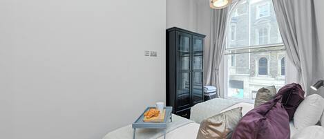 Apartment, 1 Bedroom, Non Smoking, Private Bathroom | Iron/ironing board, free WiFi