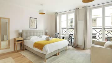 Leilighet | Skrivebord for bærbar PC, strykejern/-brett og sengetøy