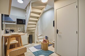 Apartment | Dining - Charmant Studio Duplex Beaubourg Le Marais (Paris)