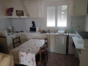 ميكروويف، موقد طهي مسطح، مناشف ورقية